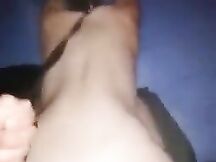 Tengo la zoccola al guinzaglio e la scopo