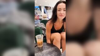 Via il tanga al centro commerciale