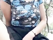 ESCE tette e fica e si masturba al parco pubblico