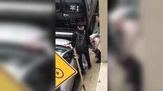 Anteprima del video: AMSTERDAM due giovani scopano la prostitua sul marciapiede