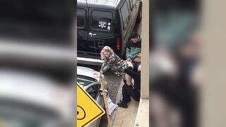 AMSTERDAM due giovani scopano la prostitua sul marciapiede