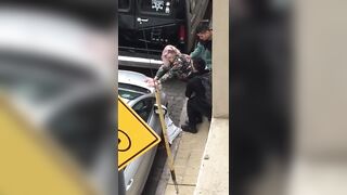 AMSTERDAM due giovani scopano la prostitua sul marciapiede