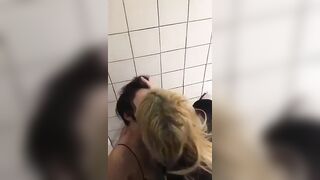 TEEN LESBICHE BECCATE A TROMBARE