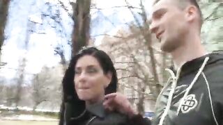 Giovane troietta catturata, e inculata da 2 puttanieri