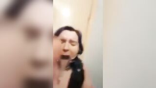 Schiava costretta a bere la sborra