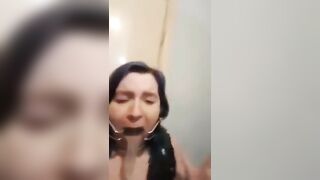 Schiava costretta a bere la sborra