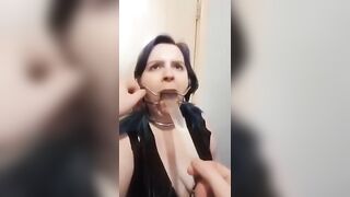 Anteprima del video: Schiava costretta a bere la sborra