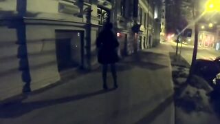 Moglie italiana che esce tutto in piazza la notte