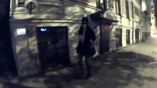 Moglie italiana che esce tutto in piazza la notte