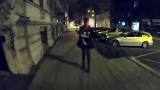 Moglie italiana che esce tutto in piazza la notte