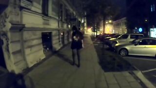 Moglie italiana che esce tutto in piazza la notte