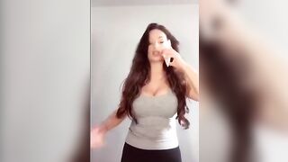 DICI CHE MI AMI MA POI VAI A BAGASCIE?