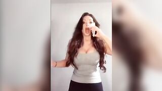 DICI CHE MI AMI MA POI VAI A BAGASCIE?