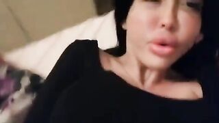 Inseriscimi il pisello nella vagina e poi infilalo tutto nell'ano