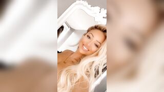 Splendida ragazza bionda dilettante