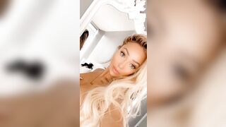 Splendida ragazza bionda dilettante