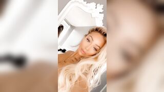 Splendida ragazza bionda dilettante