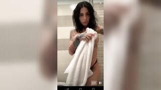 Le tettone della famosa youtuber Alexis