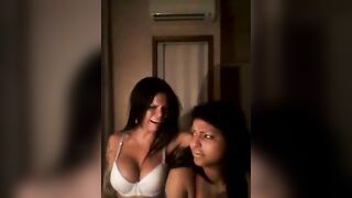 Ragazze italiane si esibiscono in modo provocante su Periscope