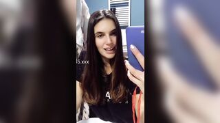 Anteprima del video: Ragazzi, non è il momento di rispettare la quarantena, è ora di scopare