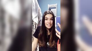 Ragazzi, non è il momento di rispettare la quarantena, è ora di scopare