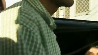 Giovane puttanella cattura 2 clienti