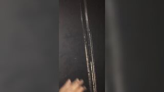 Coppia di fidanzati beccati a fare sesso in discoteca