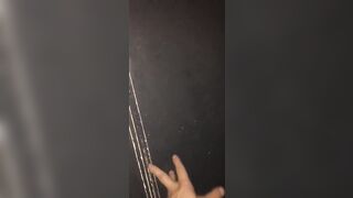 Coppia di fidanzati beccati a fare sesso in discoteca