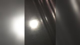 Coppia di fidanzati beccati a fare sesso in discoteca