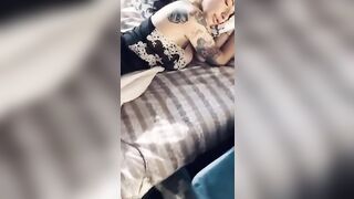 Un cazzo duro di fronte a Priscilla Salerno che riposa