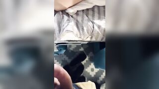 Un cazzo duro di fronte a Priscilla Salerno che riposa