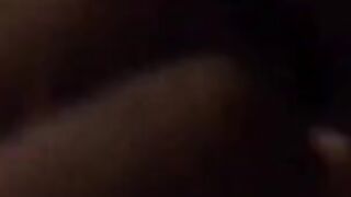 SONO LA TUA PUTTANA - La fidanzata italiana fa un pompino con passione