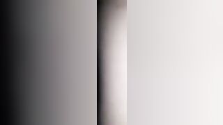 Bull italiano fa sesso in macchina con la moglie del cornuto