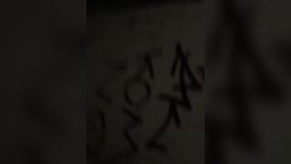 Filmino spia amatoriale girato in bagno pubblico