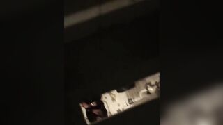 Filmino spia amatoriale girato in bagno pubblico