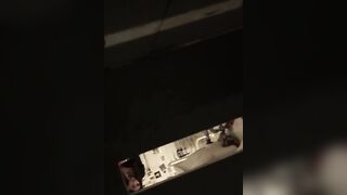 Filmino spia amatoriale girato in bagno pubblico