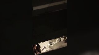 Filmino spia amatoriale girato in bagno pubblico