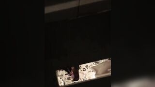 Filmino spia amatoriale girato in bagno pubblico