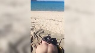 Sole e mare, vacanza con sesso e banana in fica