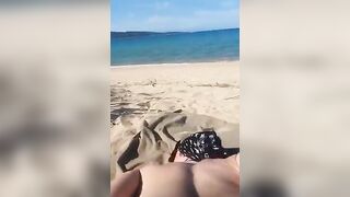 Sole e mare, vacanza con sesso e banana in fica