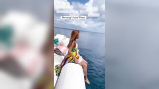 Veronica Maya sexy in barca