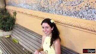 Giovane ragazza russa catturata in strada