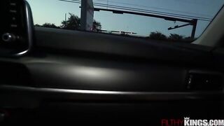 2  puttanieri catturano una troietta biondina