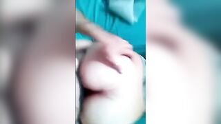 Rapporto sessuale veloce a pecorina fatto in casa