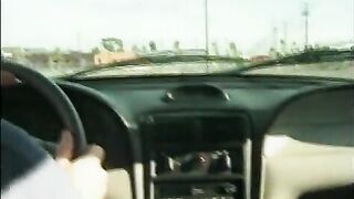 Giovane e bella puttanella catturata da 2 puttabieri