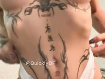 Bellissima zoccola dai capell irossi tutta tatuata OF
