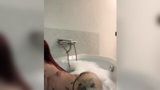 Bellissima zoccola dai capell irossi tutta tatuata OF