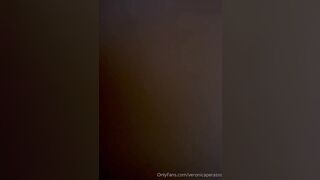 Succhia e prende lo sperma caldo in bocca