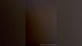 Succhia e prende lo sperma caldo in bocca