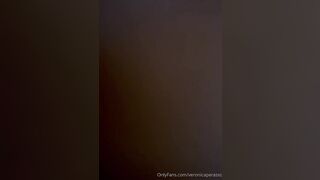 Succhia e prende lo sperma caldo in bocca